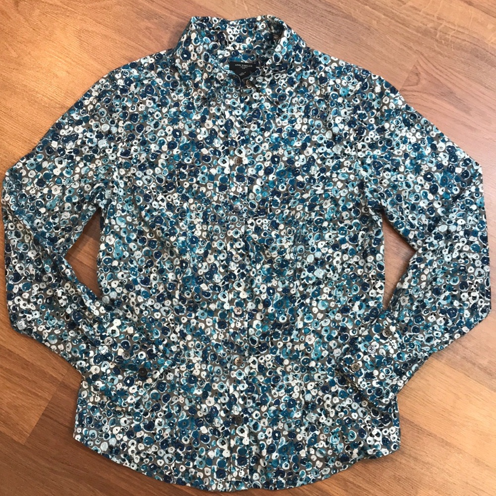 3/$30 Ann Taylor Printed Floral blouse Size 6 NWOT